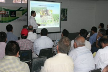 Figura 2. Ramses Meza Ponce, Presidente de Fundación Produce Sinaloa, A.C., durante su exposición.