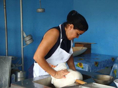 Figura 1. Desuerado para la elaboración de queso Chihuahua.