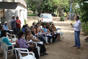 El M.C. Marino Valenzuela durante el desarrollo del curso.